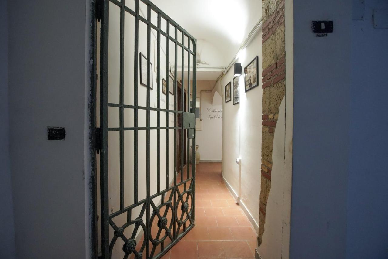 Отель Cartoline Di Napoli Экстерьер фото