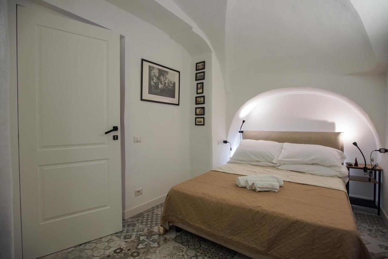 Отель Cartoline Di Napoli Экстерьер фото